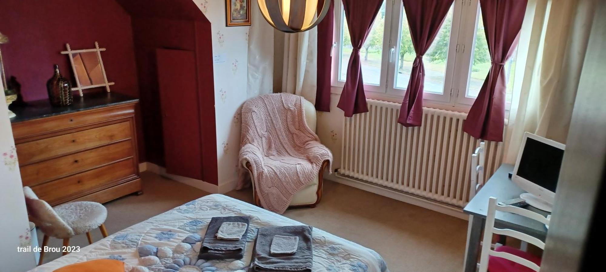 Les Trois Chambres De Lyly Situees A Brou Exterior photo